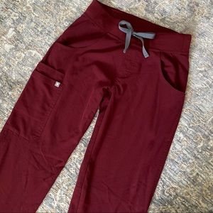 Figs Kade Cargo Burgundy Scrub Pants Size XXS